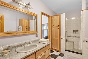 Mountain Retreat With River Views Near Sunday River and Year-round Adv