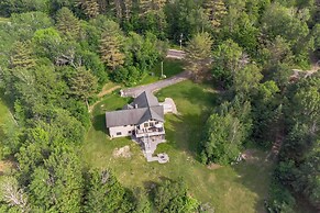 Mountain Retreat With River Views Near Sunday River and Year-round Adv