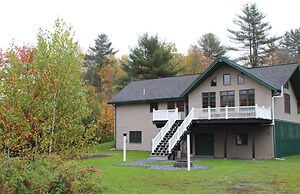 Mountain Retreat With River Views Near Sunday River and Year-round Adv