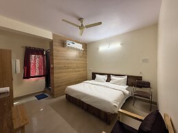 THE GRAND SERENITY HOTEL
