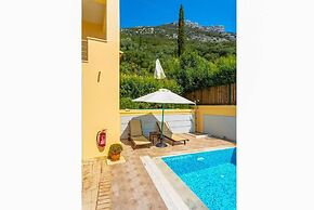 Villa Sequoia Yellow