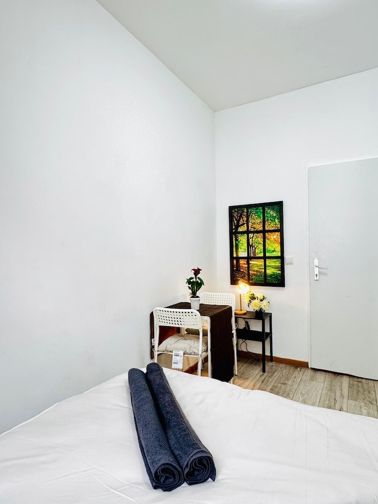 Affordable 4BR Near Stadthalle