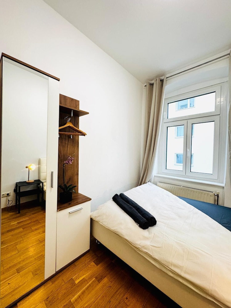 Affordable 4BR Near Stadthalle
