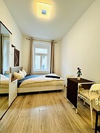 Affordable 4BR Near Stadthalle
