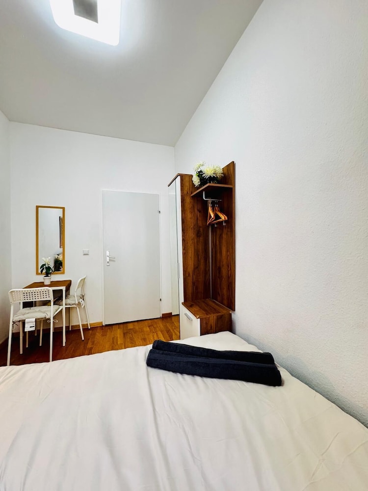 Affordable 4BR Near Stadthalle