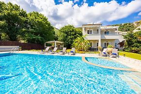 Ormos Beach House in Apraos