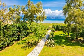 Ormos Beach House in Apraos