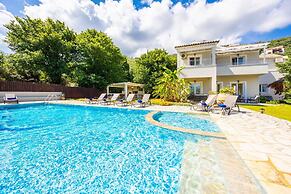 Ormos Beach House in Apraos