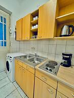 Comfortable 2BR Retreat Near Stadthalle