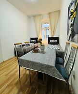 Comfortable 2BR Retreat Near Stadthalle