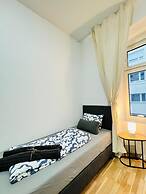 Comfortable 2BR Retreat Near Stadthalle