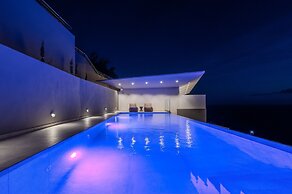 Zeus Villa
