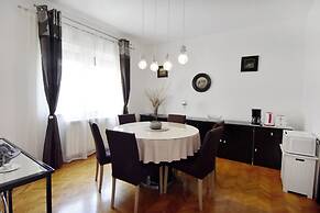 Spacious Apartment in Umag With Garden