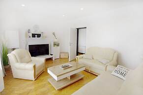 Spacious Apartment in Umag With Garden