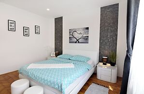 Spacious Apartment in Umag With Garden