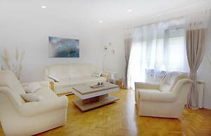 Spacious Apartment in Umag With Garden