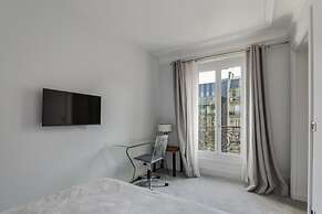 Luxury 4 Bed Residence - Next to Arc de Triomphe