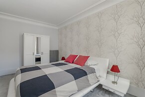 Luxury 4 Bed Residence - Next to Arc de Triomphe
