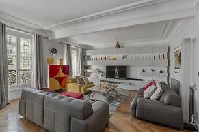 Luxury 4 Bed Residence - Next to Arc de Triomphe