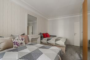 Luxury 4 Bed Residence - Next to Arc de Triomphe