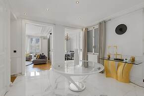 The Parisian Beauty in Paris