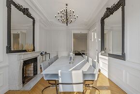 The Parisian Beauty in Paris