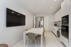 Luxury 5 Bed Residence - Opposite Arc de Triomphe