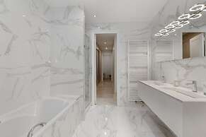 Luxury 5 Bed Residence - Opposite Arc de Triomphe