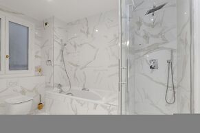 Luxury 5 Bed Residence - Opposite Arc de Triomphe