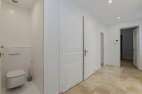Luxury 5 Bed Residence - Opposite Arc de Triomphe