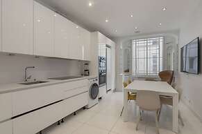 Luxury 5 Bed Residence - Opposite Arc de Triomphe