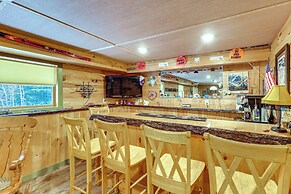 Game Room, Deck! Cozy Ski Cabin Near Sugarloaf