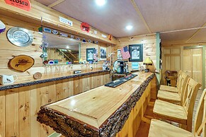 Game Room, Deck! Cozy Ski Cabin Near Sugarloaf