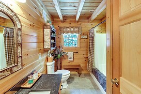Game Room, Deck! Cozy Ski Cabin Near Sugarloaf