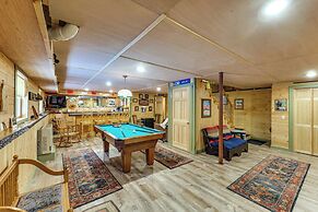 Game Room, Deck! Cozy Ski Cabin Near Sugarloaf