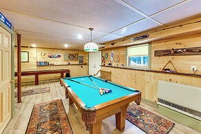 Game Room, Deck! Cozy Ski Cabin Near Sugarloaf