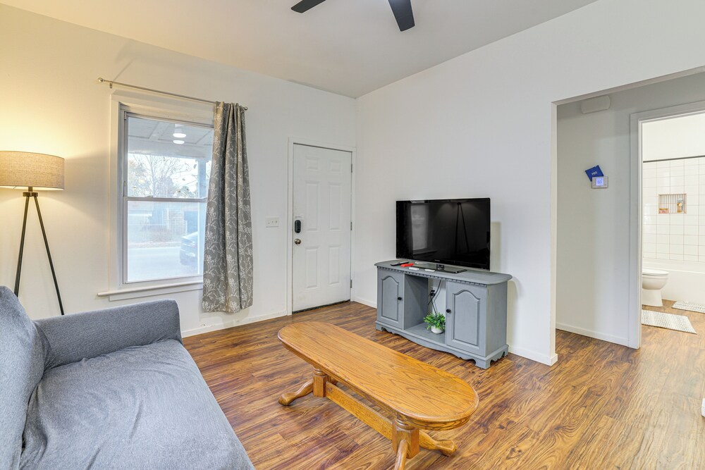 Stroll to Main St Eats! Pet-friendly Joplin Escape