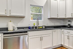 Stroll to Main St Eats! Pet-friendly Joplin Escape