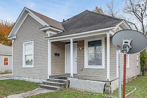 Stroll to Main St Eats! Pet-friendly Joplin Escape