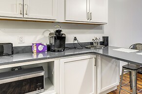 Stroll to Main St Eats! Pet-friendly Joplin Escape