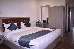 Night Inn Paradise