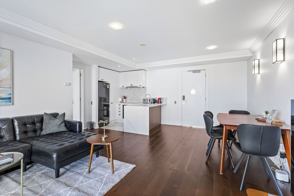 Modern 1BR Escape Central Auckland