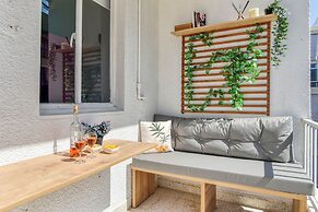 The Pop House 2-BR Apt in Mar Mkhayel