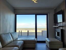 Seafront Apartment With Terrace on Zeedijk