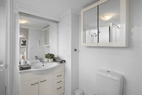 Absolute Burleigh Beachfront - Stylish 2BR Oceanview Stay