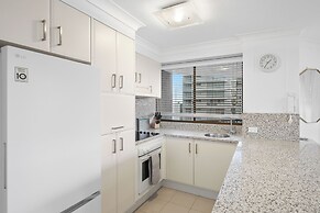 Absolute Burleigh Beachfront - Stylish 2BR Oceanview Stay