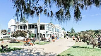 Absolute Burleigh Beachfront - Stylish 2BR Oceanview Stay