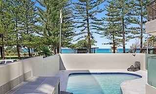 Absolute Burleigh Beachfront - Stylish 2BR Oceanview Stay