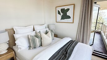Absolute Burleigh Beachfront - Stylish 2BR Oceanview Stay