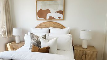 Absolute Burleigh Beachfront - Stylish 2BR Oceanview Stay